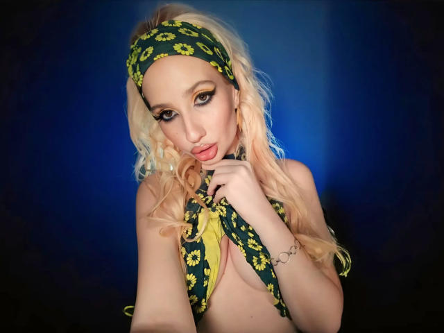 ElzaKomx - Live porn &amp; sex cam - 23030685