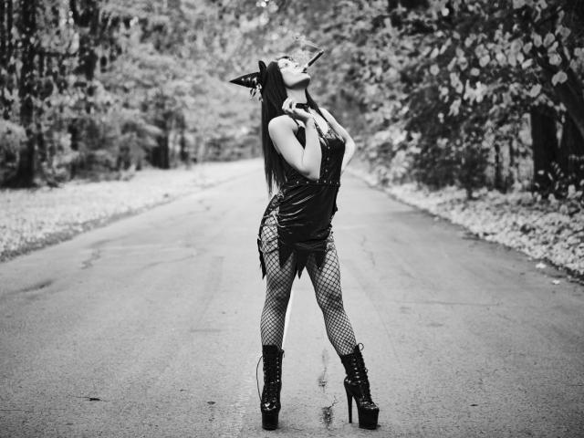 RinaQueenie - Live porn &amp; sex cam - 23030913