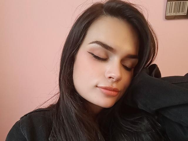 CharlotteBroownie - Live Sex Cam - 23031301