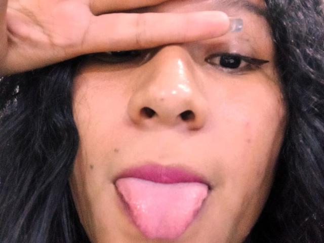 AbbyBlack69 - Porno na żywo i seks kamera - 23048205