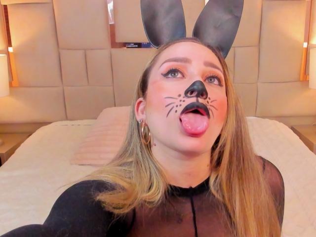 ArianaLu - сексуальная веб-камера в реальном времени - 23060525