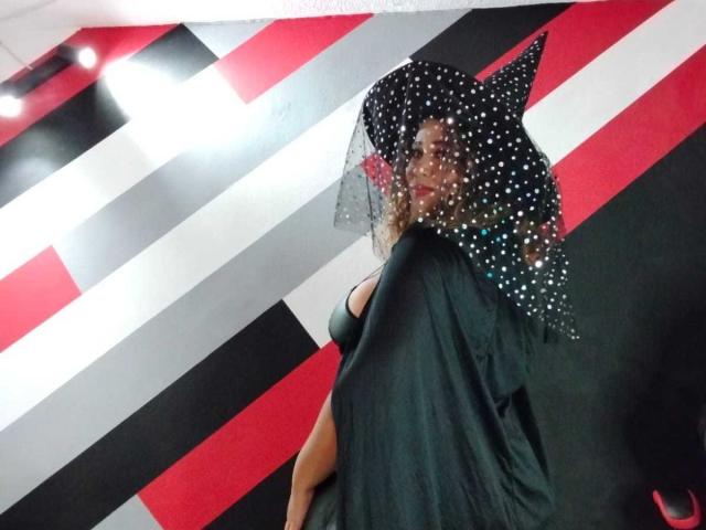 IamAhYours - Live sex cam - 23062573