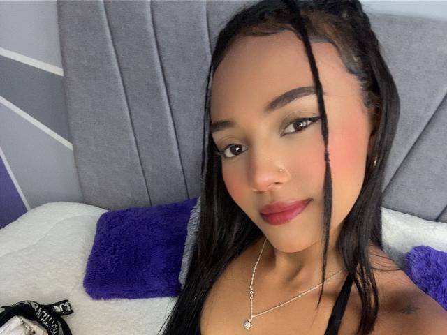 MissCharlotts - Live sex cam - 23063181