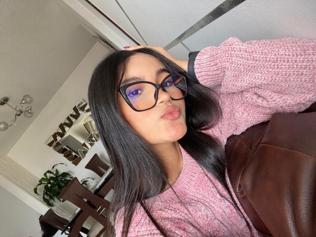 MiiaPalmer - Porno na żywo i seks kamera - 23084957