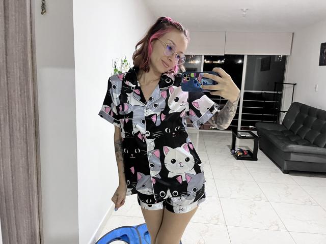 SarahRousen - Live sexe cam - 23106101