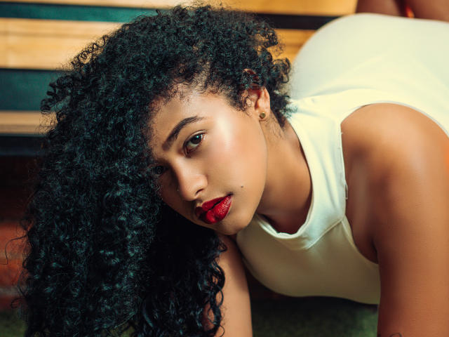 AlaiaSachs - Live porn &amp; sex cam - 23107301