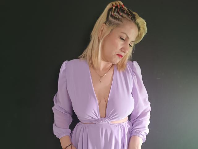 GiuliaAddams - Live sexe cam - 23108537