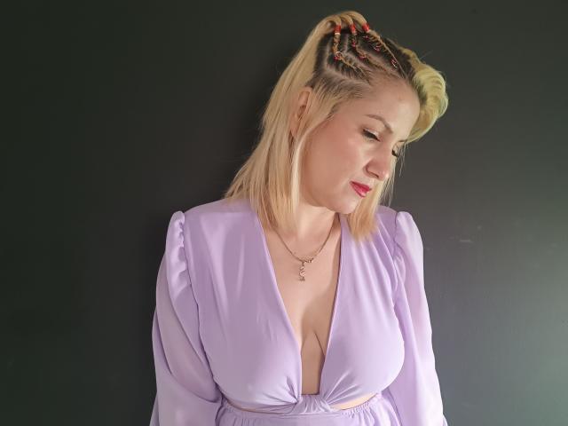 GiuliaAddams - Live porn &amp; sex cam - 23108573