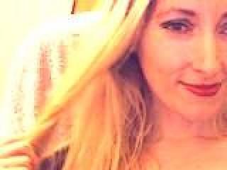 RedLioness - Live chat x avec une Splendide coquine très sexy avec le sexe complètement épilé sur la plateforme Xlovecam 