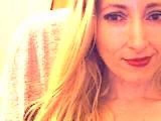 RedLioness - Live cam en direct avec cette Resplendissante camgirl hot blonde platine sur Xlovecam 