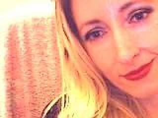 RedLioness - Webcam sexy avec une Ravissante femme french en chaleur à la chatte totalement rasée sur le service XloveCam 