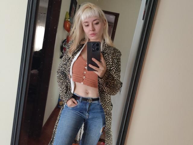 SaraleePoison - Live sex cam - 23118393