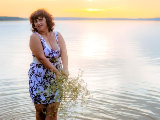 LuciaMii - Live porn &amp; sex cam - 23121137