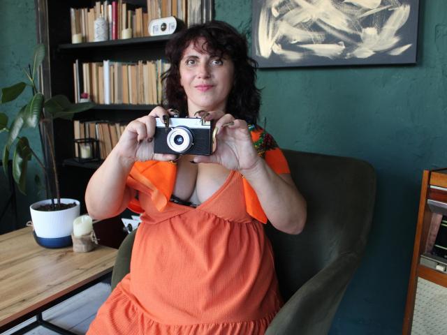 LuciaMii - Live porn &amp; sex cam - 23121157