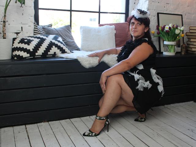 LuciaMii - Live porn &amp; sex cam - 23121293