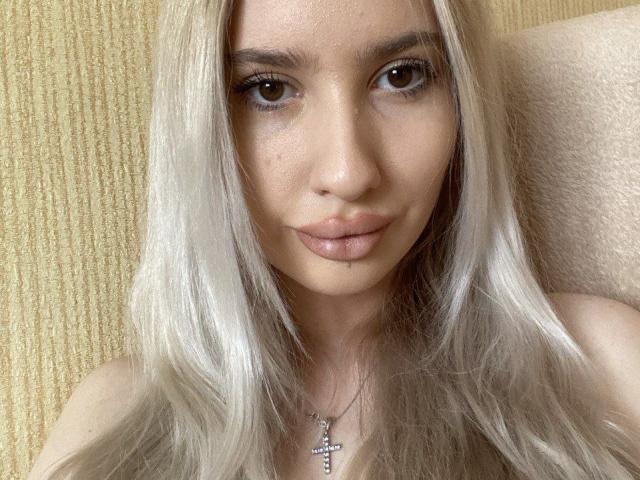 ElzaKomx - Live sexe cam - 23122597