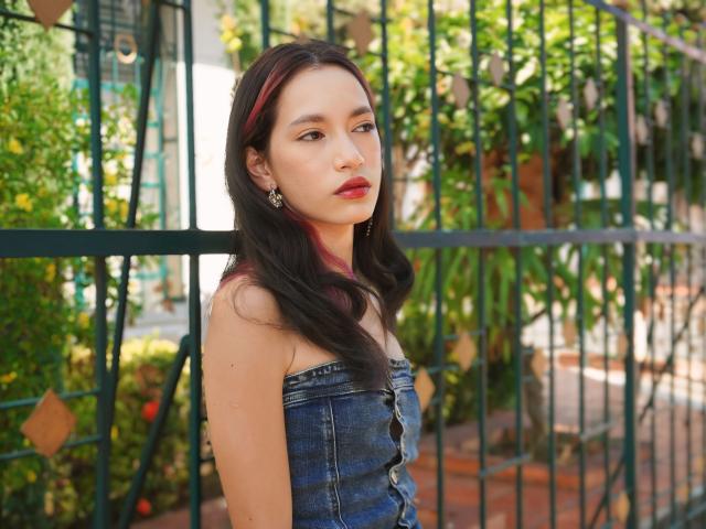 LilyThea - Live Sex Cam - 23135973