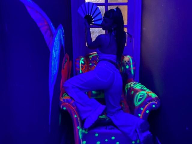 ElizaWells - сексуальная веб-камера в реальном времени - 23148117