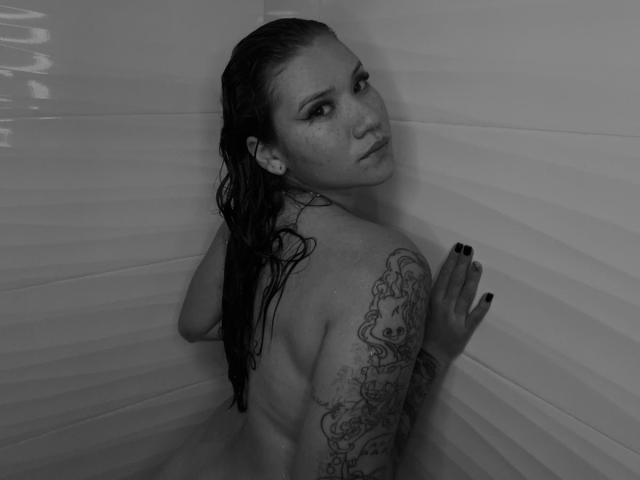 KhalessiHot - Live porn &amp; sex cam - 23177949