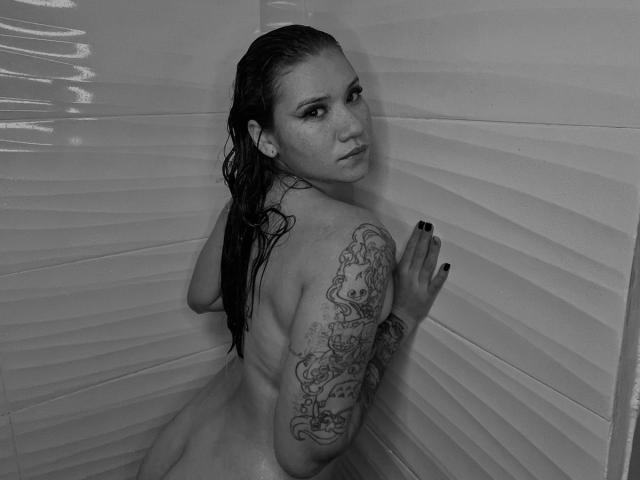 KhalessiHot - Live porn &amp; sex cam - 23177985