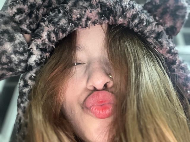 ShantalSummer - Élő pornó és szexkamera - 23180389