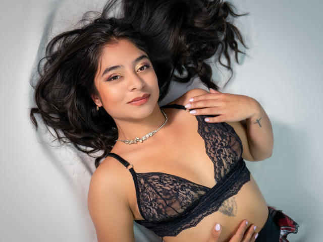 AlessiaEvans - Live porn &amp; sex cam - 23183629