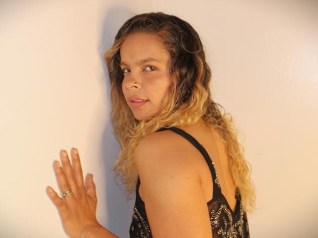 AnnaMoorex - Live sex cam - 23184305
