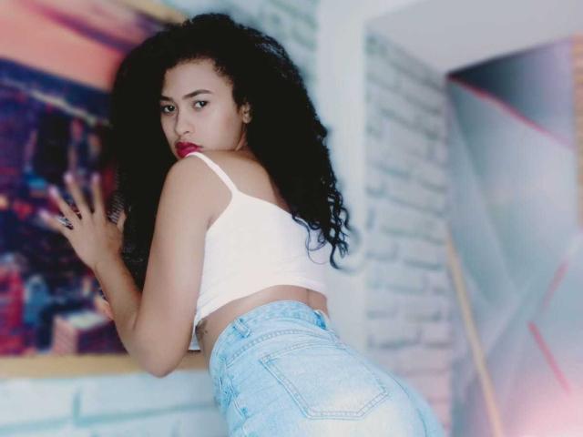 AlaiaSachs - Live porn &amp; sex cam - 23193149