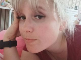 AdeleFlowers - Live porn &amp; sex cam - 23201629