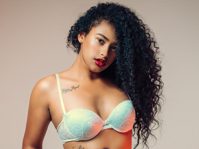 AlaiaSachs - Live porn &amp; sex cam - 23229285