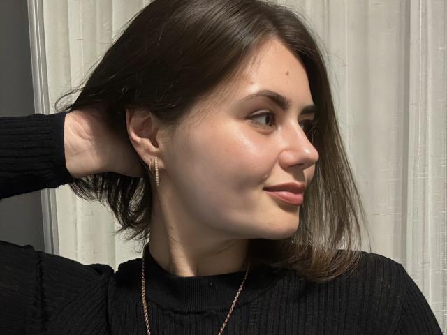 AdrianaXFlirt - Sexe cam en vivo - 23240129