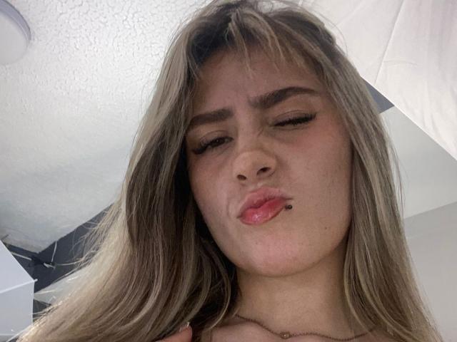 LivelyVanderWood - Live porn &amp; sex cam - 23267717