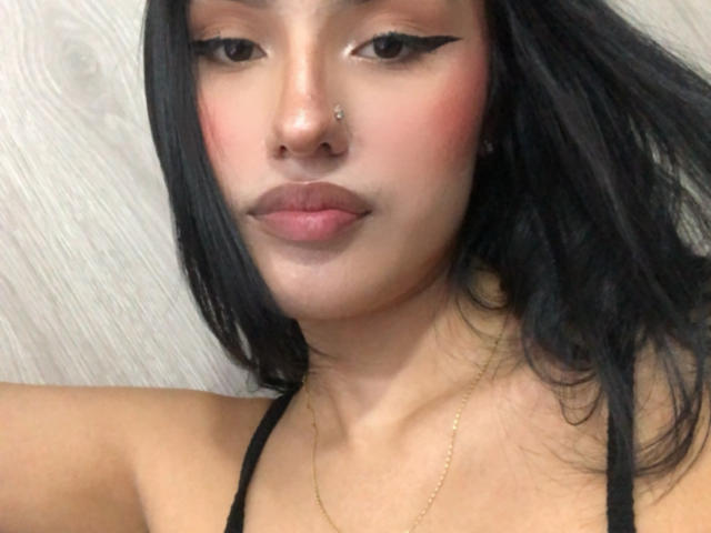 NickiClark - Élő pornó és szexkamera - 23270817