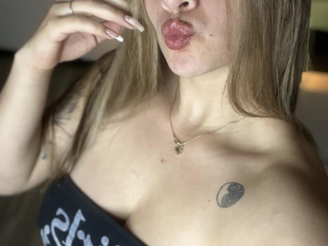 AtheneaRossi - Live porn &amp; sex cam - 23287457