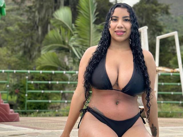 SerenaWillow - Live sex cam - 23303317