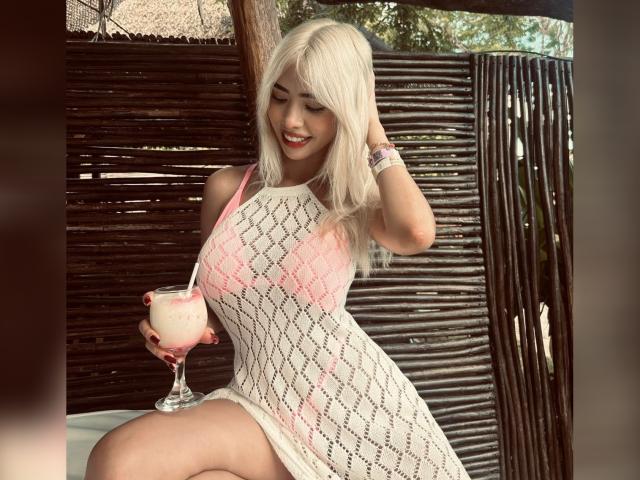 ChristieGarci - Live porn &amp; sex cam - 23323793