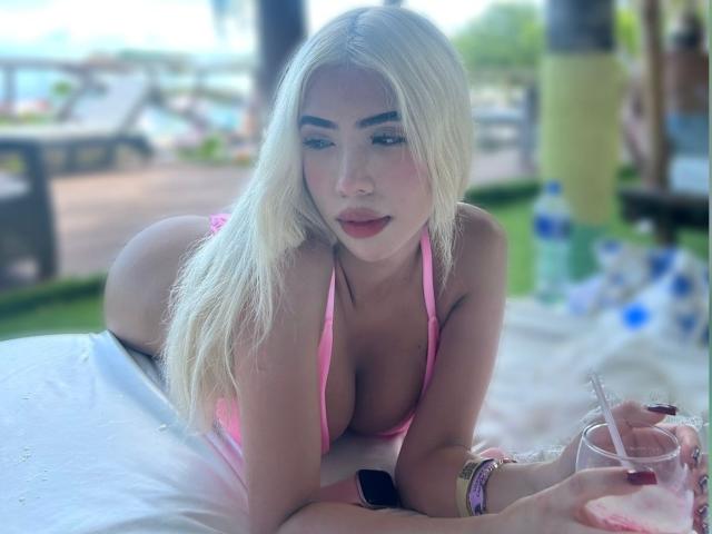 ChristieGarci - Live porn &amp; sex cam - 23323849