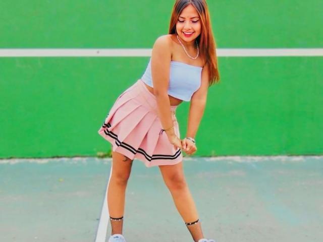 NinaDeville - Élő pornó és szexkamera - 23325501