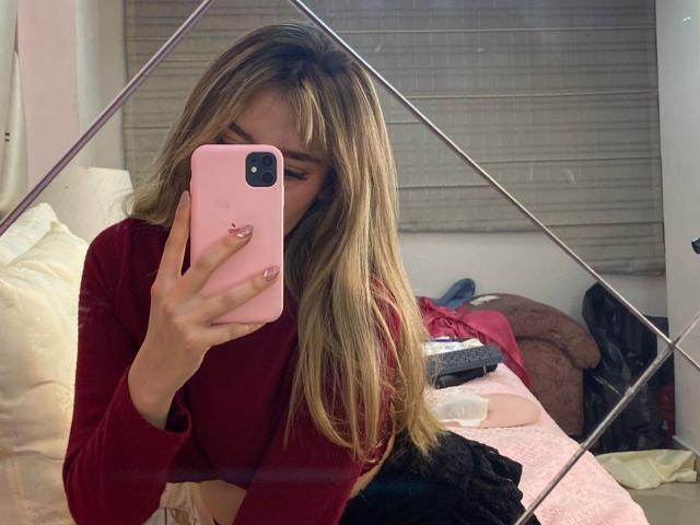 LivelyVanderWood - ライブポルノ&amp;セックスカム - 23331641