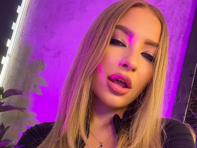 Adelleinne - Live porn &amp; sex cam - 23335261