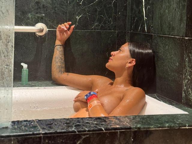 ThaliaAres - Élő pornó és szexkamera - 23346885