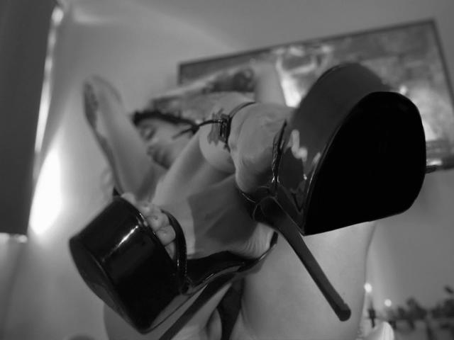 Flatscreen-style, bold, white letters "V" in center of each, evenly spaced, light grey background. Simple, clean design with minimalistic, modern aesthetic. White space emphasizes letter size and positioning.