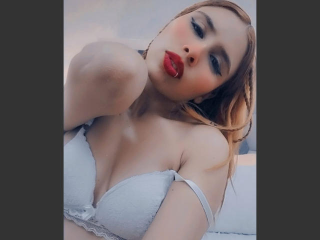 PenelopeBlosson - Live porn &amp; sex cam - 23359957