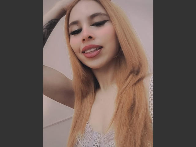 PenelopeBlosson - Live porn &amp; sex cam - 23360025