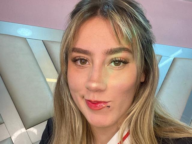 LivelyVanderWood - Live sex cam - 23362933