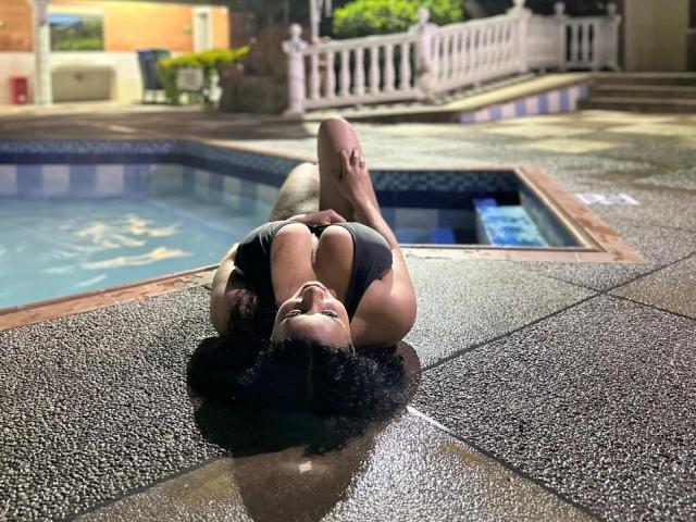 SerenaWillow - Live sex cam - 23363273