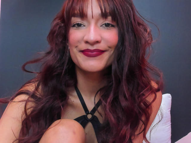 ElyWhitee - Live sex cam - 23370049