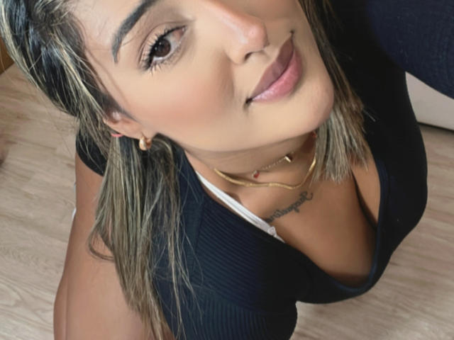 MaeCollins - Live porn &amp; sex cam - 23392105