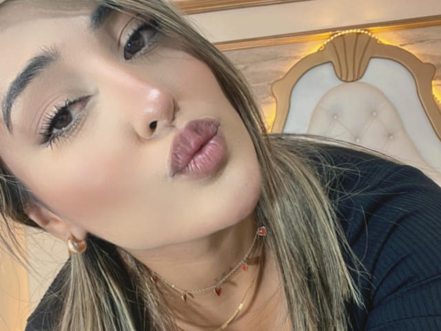 MaeCollins - Live porn &amp; sex cam - 23392149