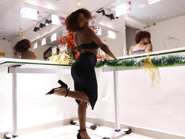 AmberQueeny - Live sex cam - 23397769